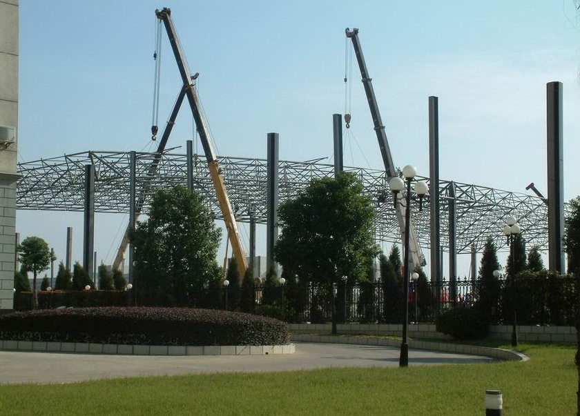 南宁加油站罩棚网架